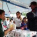 El público presente no peló las ofertas en los puestos de comida