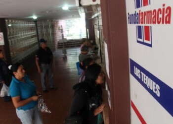 Abuelos exigen una mejora en el trato que reciben por parte de los encargados de la farmacia