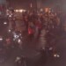 Los simpatizantes del partido político fueron rodeados por motorizados que los obligaron a desalojar el recint