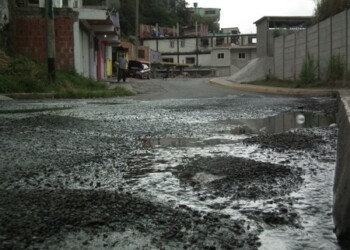 Los huecos son producto de las inundaciones tras las fuertes lluvias