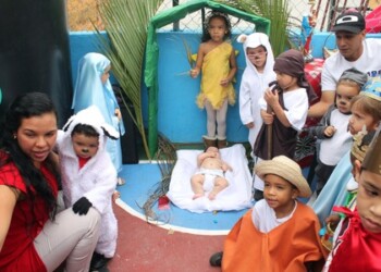 Alumnos representaron el nacimiento del niño Dios