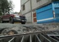 Reducir la velocidad para pasar la alcantarilla levantada es el causante de muchos atracos en la zona