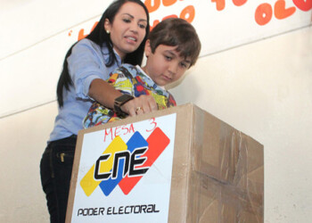 Delsa Solórzano se impuso en las elecciones parlamentarias de este domingo 6 de diciembre con una diferencia de 15 puntos con respecto a su contrincante Érika Ortega Sanoja