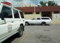 Familiares esperaban a las afueras de la morgue para retirar el cuerpo