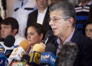 Henry Ramos Allup, presidente de la Asamblea Nacional, aseveró que los diputados del oficialismo no estaban presentes en la cámara a las 10:00 am como afirmaron para retirarse por falta de quórum.ARCHIVO