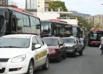 Las adyacencias de la alcaldía estuvieron abarrotadas de unidades Sitssa y taxis adjudicados por la Gran misión Vivienda Venezuela