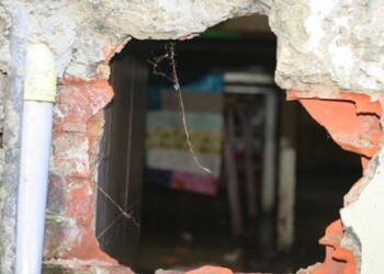 Tras romper una pared de la cocina, los malhechores ingresaron a la escuela