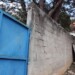 La escuela cuenta con un boquete en uno de los muros, por donde se presume que ingresaron los agresores