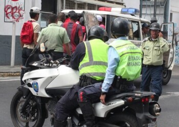 La policía municipal detuvo a cerca de 20 implicados en el disturbio