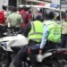 La policía municipal detuvo a cerca de 20 implicados en el disturbio