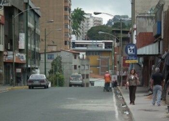 Por decreto 70 % de los comercios tequeños mantiene las puertas cerradas.ARCHIVO