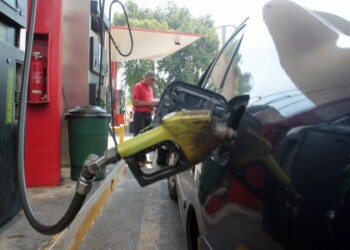 Nuevo plan de cobro de gasolina en Venezuela inicia el martes en la frontera
