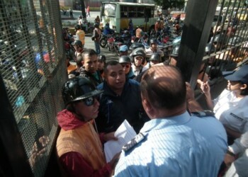 Mototaxistas entregaron documentos en la comandancia de Polimiranda