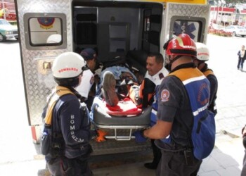 Tras haber sido impactado por un vehículo, el lesionado debió ser trasladado hasta el HVS