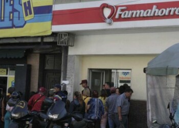 Como se recordará, la tarde de este lunes una multitud saqueó la sucursal de Farmahorro de la capital mirandina