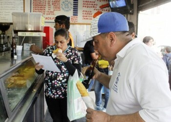 Los trabajadores con salario minimo no costean desayunos en la calle