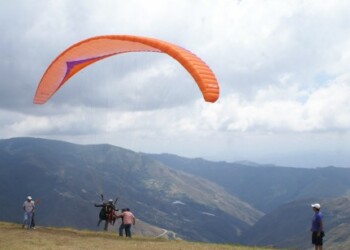 En El Jarillo se puede volar parapente en compañía de un instructor o tomar lecciones de vuelo