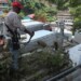 Se procedió a llenar el tanque con camiones cisternas debido a la escasez de agua que actualmente se presenta.
