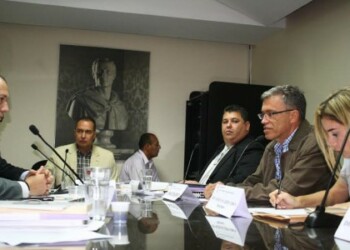 Reunión en la Asamblea Nacional para tratar el caso del fuerte hacinamiento de detenidos en los calabazos de la policía municipal de Los Salias