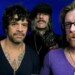 Doctores habrían aconsejado al vocalista y guitarrista Jesse Hughes que guardara reposo para recuperarse completamente de una lesión en un dedo.