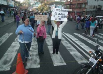 Tras 13 días sin gozar del indispensable suministro, una de las manifestantes destacó que "se han burlado de las 600 familias que habitan en lo más alto de conjunto residencial; prometen que enviarán agua un día entero pero solo la colocan 2 horas’’.