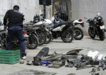 De un estacionamiento ubicado en la avenida Bertorelli Cisneros, hampones hurtaron una moto Bera propiedad de este rotativo. Como este caso cada día son al menos dos o tres denuncias que reciben los cuerpos de seguridad.ARCHIVO