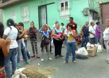 Los clientes protestaron para exigir mejoras en el servicio