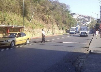 Lugareños deben permanecer horas para retornar a sus hogares
