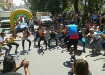 Sábado Familiar Deportivo en la calle Guaicaipuro