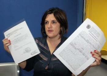 La representante se quejó de los malos tratos que recibió su hija durante la acusación.
