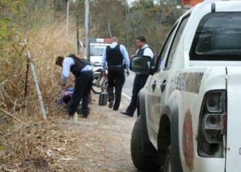 Al lugar se hicieron presentes funcionarios de la Policía de Miranda (Polimiranda), quienes resguardaron la escena del crimen