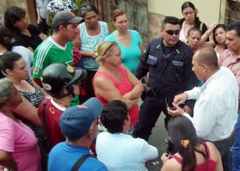 Vecinos pasan ‘‘las de Caín’’ para poder tener agua potable en la comunidad
