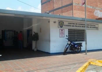 Sede de Policarrizal amaneció custodiada.
