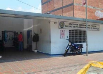 Sede de Policarrizal amaneció custodiada