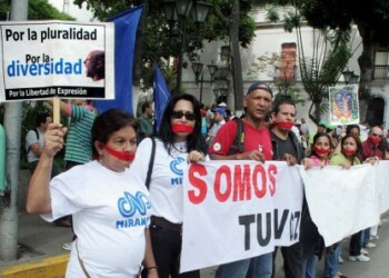 El 3 de agosto de 2009 periodistas altomirandinos protestaron por el cierre de varias radioemisoras en la región.