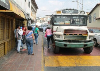 los conductores están cobrando entre 80 y 100 bolívares.ARCHIVO