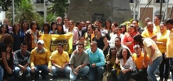 En Guaicaipuro los justicieron colocaron ofrenda floral en la plaza Bolívar.