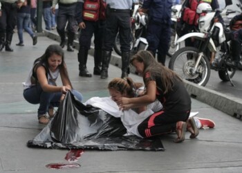 Testigos reseñaron que el homicida disparo al occiso cuando se encontraba de espaldas