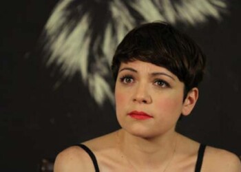La mexicana editó en 2015 el disco "Hasta La Raíz", un disco que le mereció un premio Grammy al mejor álbum latino de rock, alternativo o urbano, galardón que compartió con Pitbull.