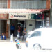 La joven fue despojada de sus pertenencias en las afueras de la agencia bancaria