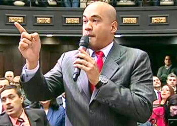 El diputado del Psuv Héctor Rodríguez hizo la denuncia