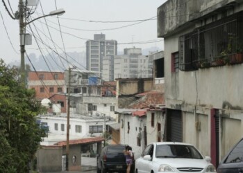 Vecinos quieren más alumbrado público en la zona