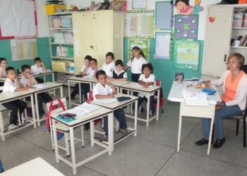 Escolares disfrutan y se divierten con el programa “Yo si sé leer”