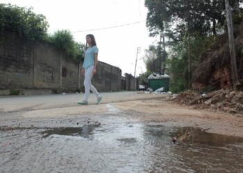 Lugareños están hartos de las aguas negras