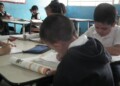 Escolares trabajan para agasajar con poemas a las madres