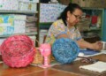 Docentes exhibirán cestas realizadas con material reciclado