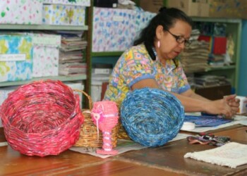 Docentes exhibirán cestas realizadas con material reciclado