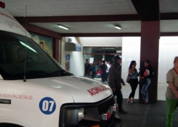 Llegó al hospital con varias cuchilladas en el cuello. ARCHIVO