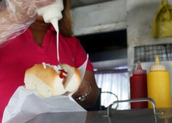 Una hamburguesa tiene un precio que oscila de 900 a 1700 Bs.,ARCHIVO