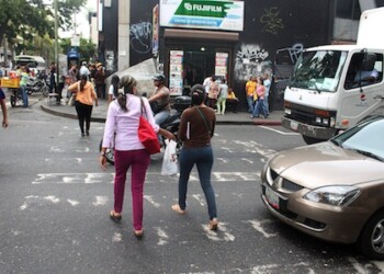 Peatones indicaron que conductores se paran sobre la demarcación